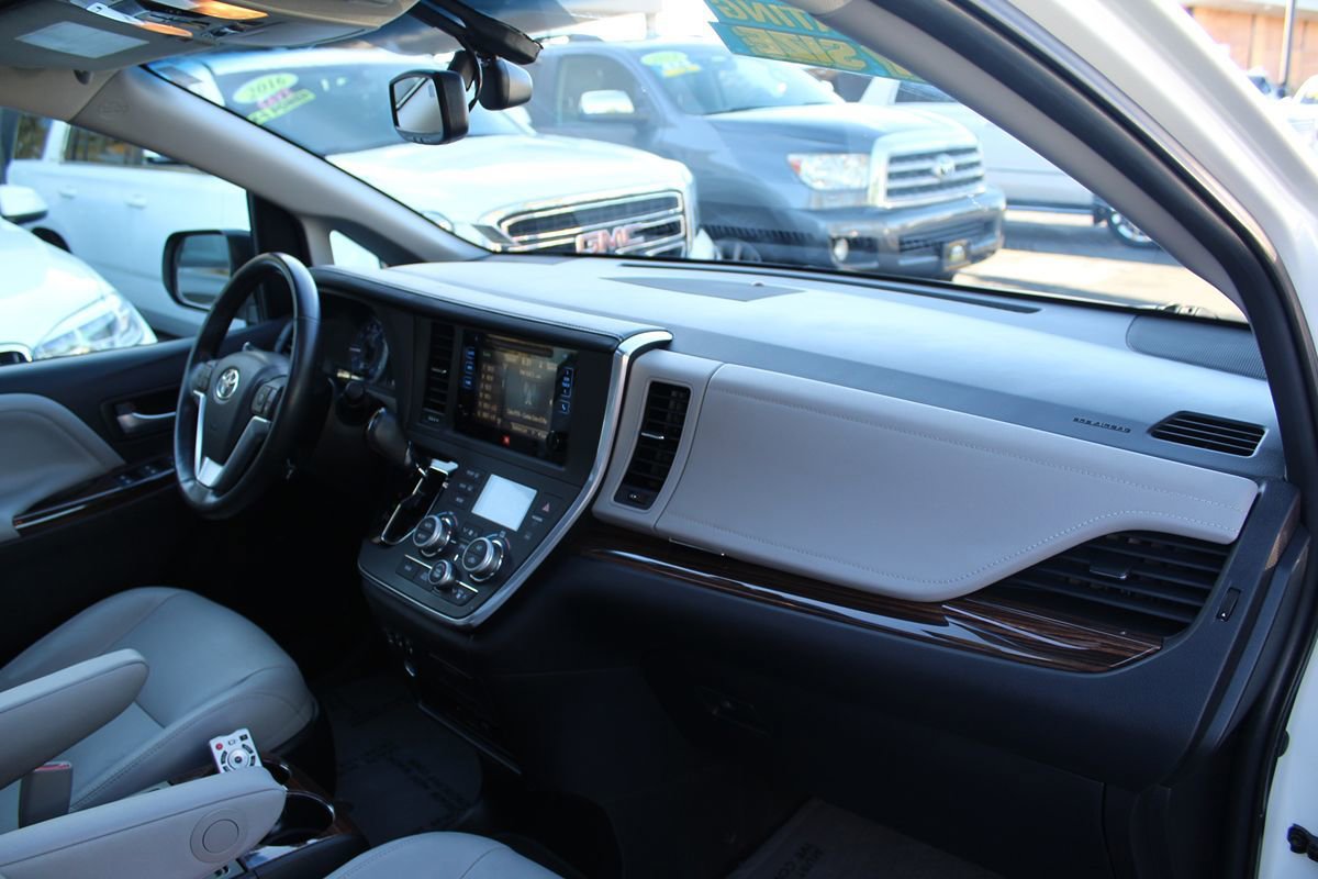 Used 2015 Toyota Sienna Limited Premium FWD image 22