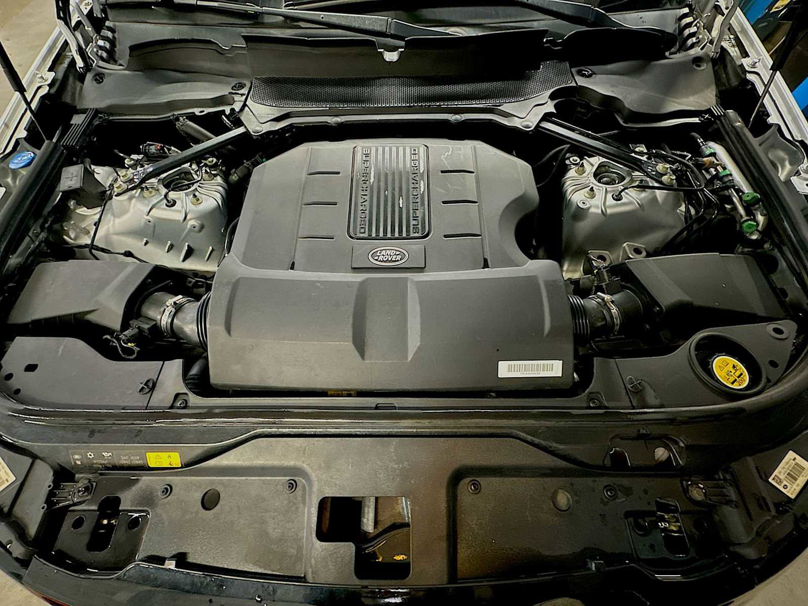 Used 2018 Land Rover Discovery SE image 17