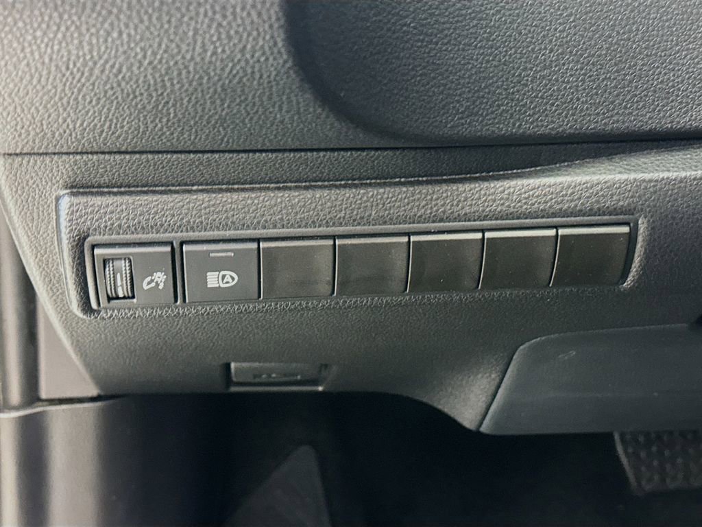 Used 2025 Toyota Corolla LE FWD image 10
