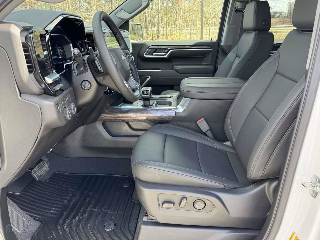 New 2026 Chevrolet Silverado 1500 LTZ w/ LTZ Premium Package AWD/4WD image 19
