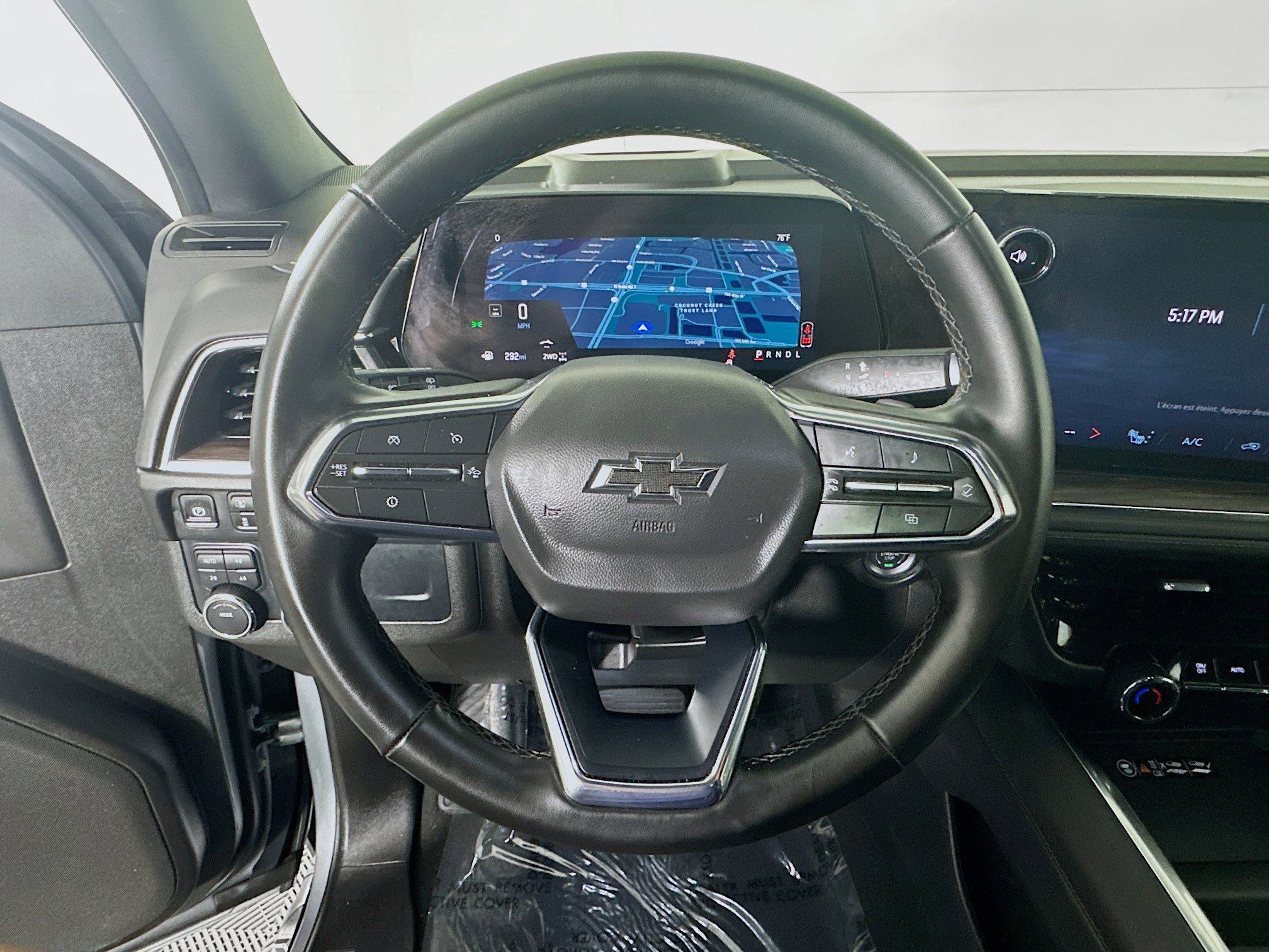 Used 2025 Chevrolet Suburban Z71 image 15