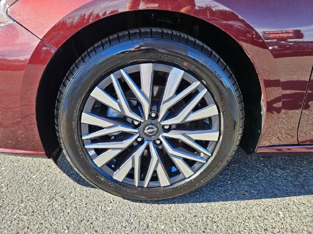 Used 2025 Nissan Altima 2.5 SV FWD image 9