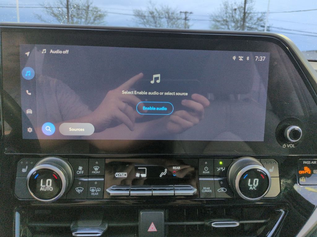 Used 2023 Toyota Highlander XLE image 19