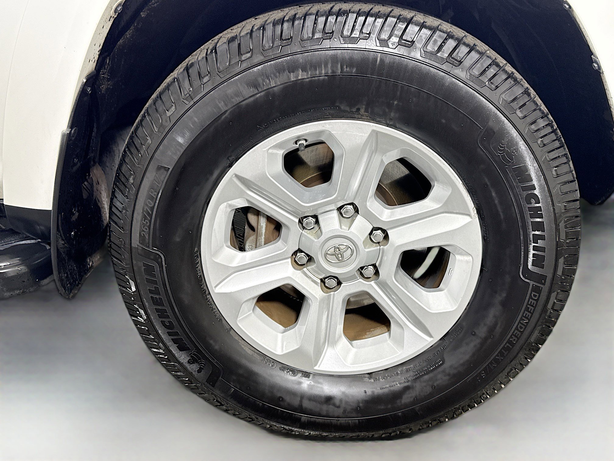 Used 2021 Toyota 4Runner SR5 Premium w/ Moonroof Package RWD image 32