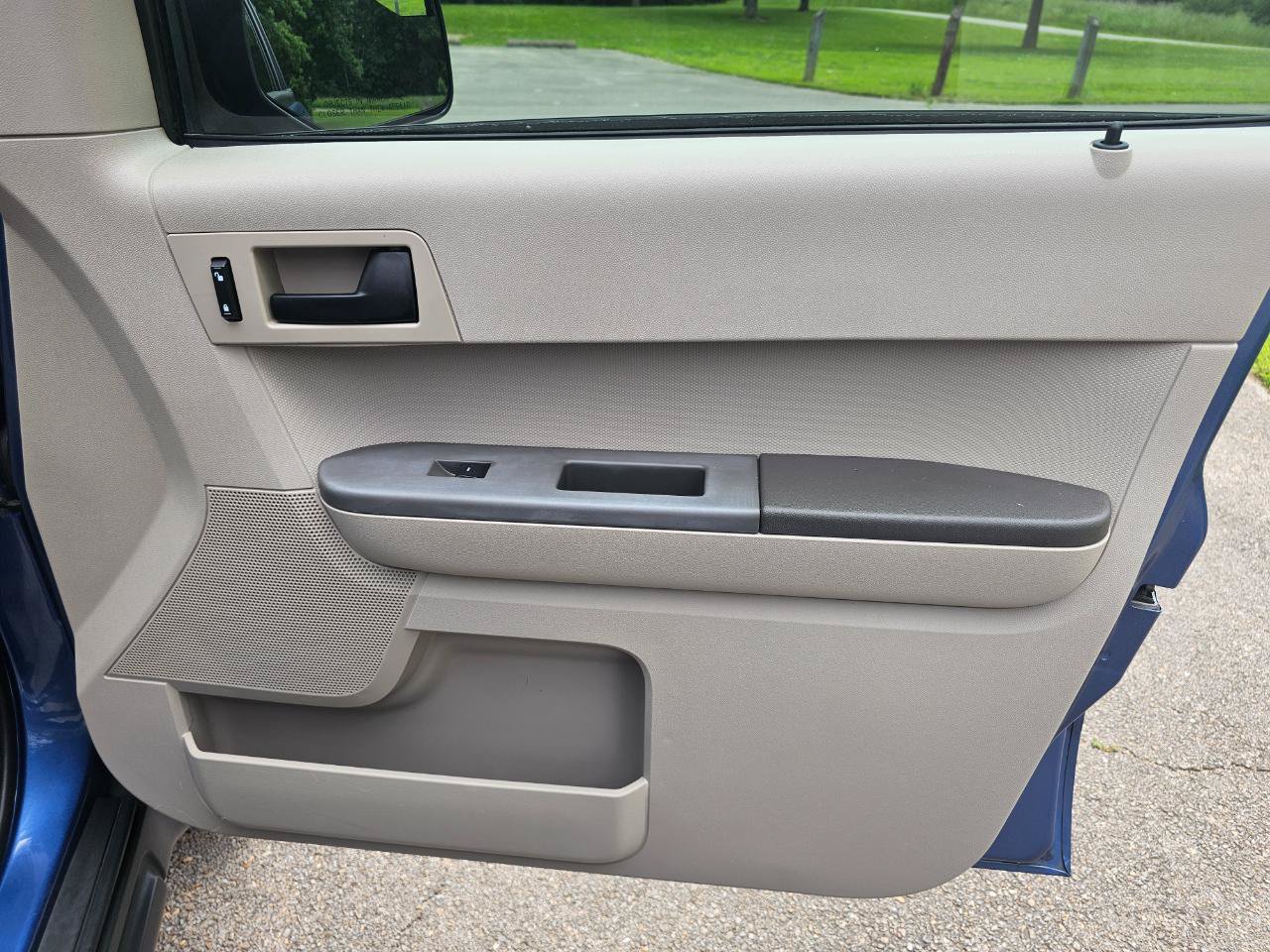 Used 2010 Ford Escape XLS FWD image 15