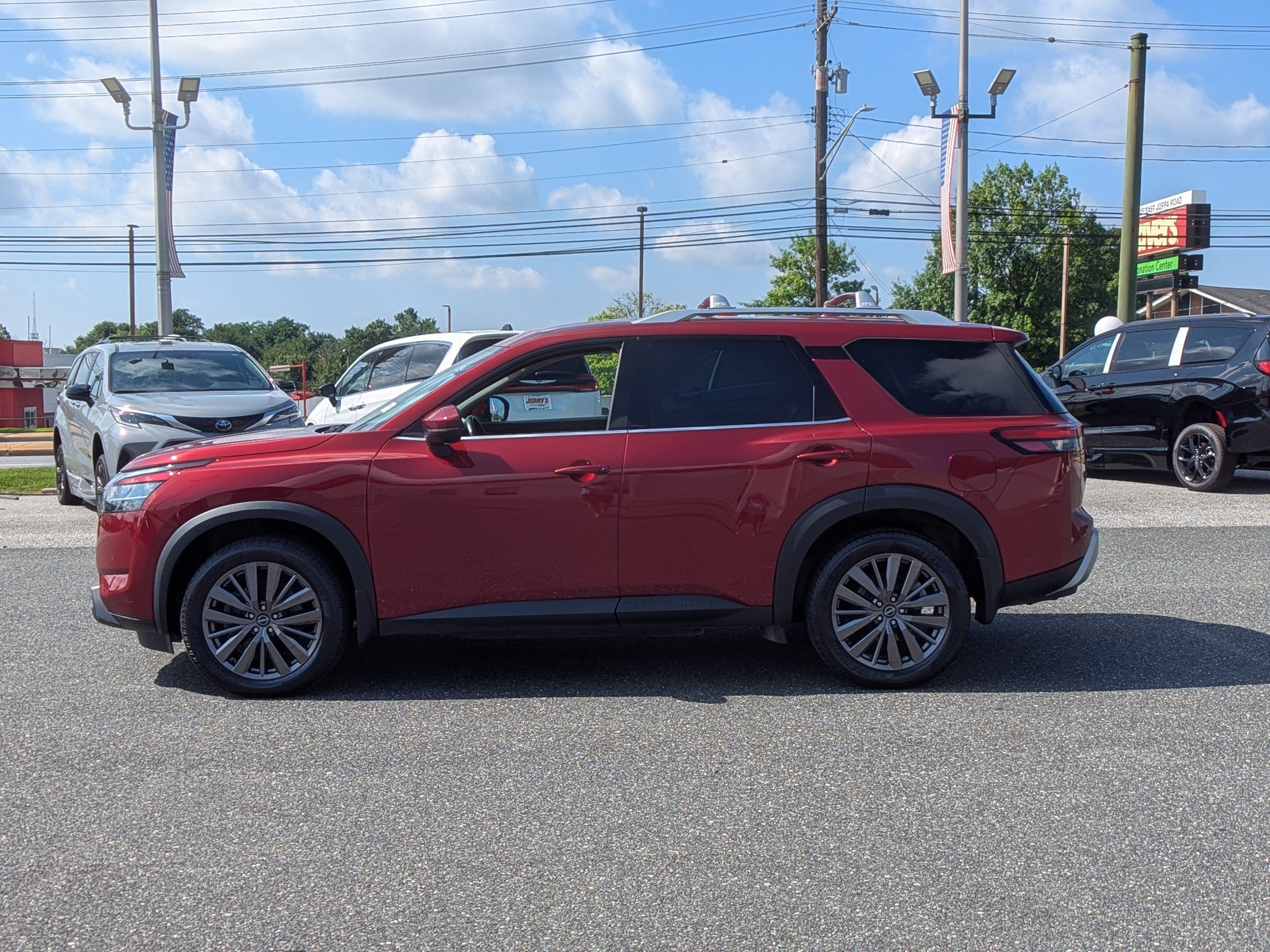 Used 2023 Nissan Pathfinder SL w/ SL Premium Package AWD/4WD image 5