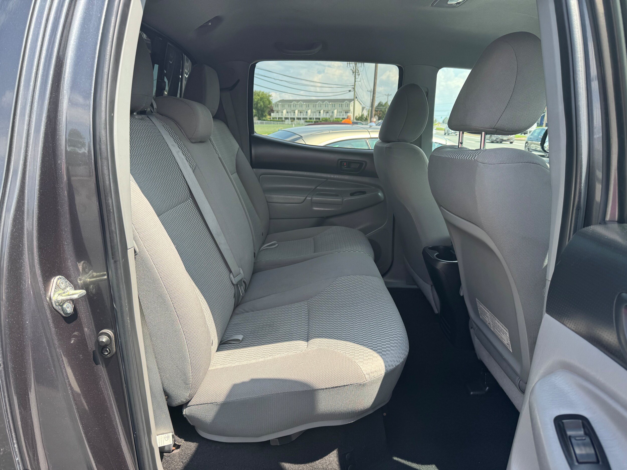 Used 2014 Toyota Tacoma 4x4 Double Cab w/ SR5 Package image 3