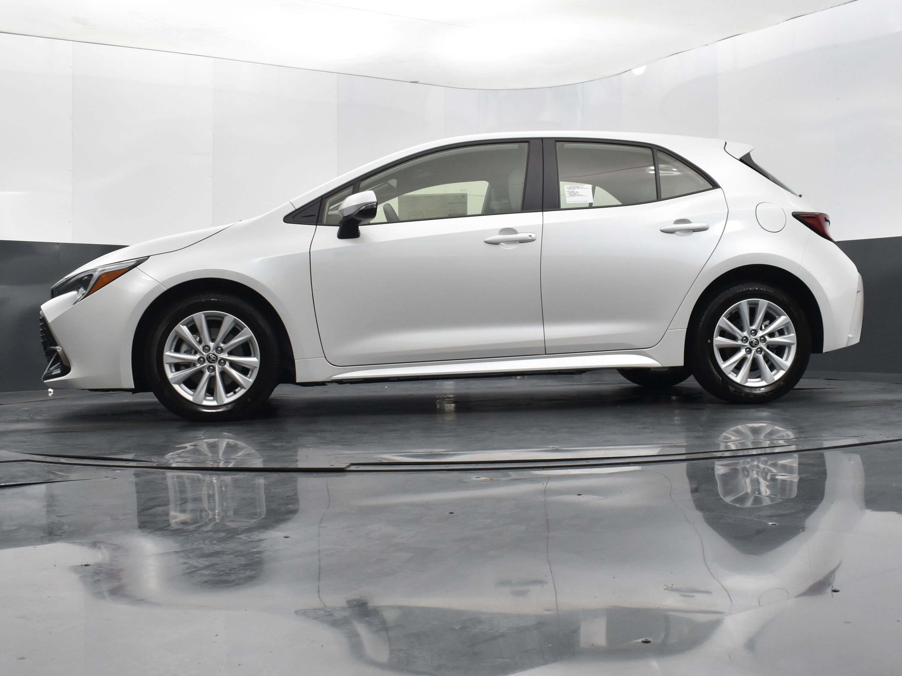 Used 2025 Toyota Corolla SE image 37