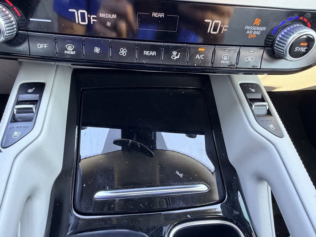 Used 2024 Kia Telluride EX w/ EX Captain's Chair Package image 28