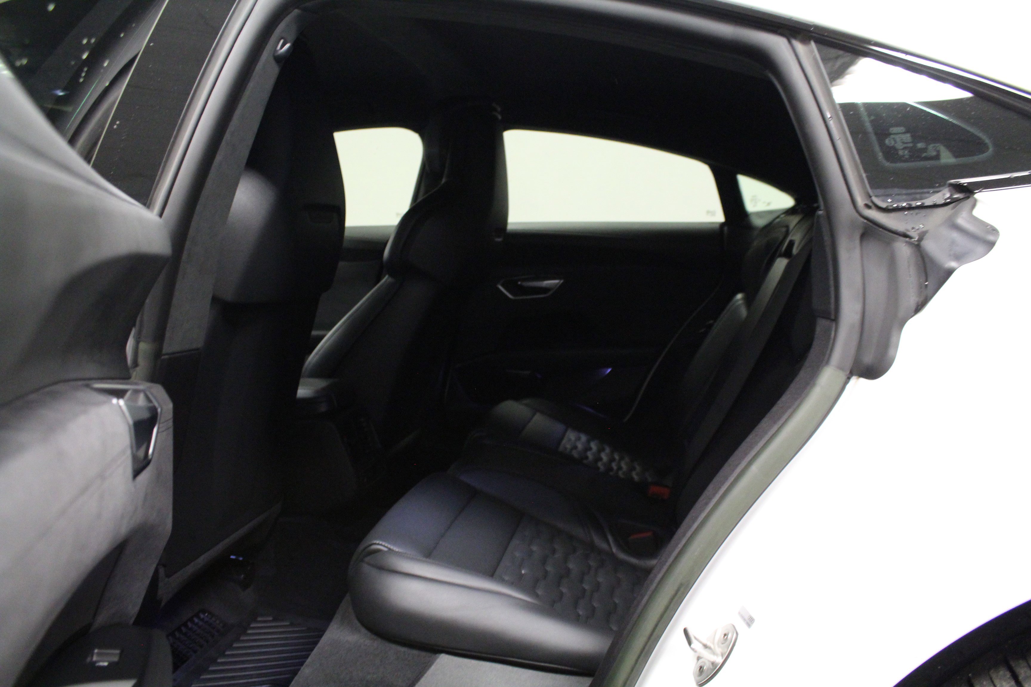 Used 2023 Audi RS e-tron GT w/ Carbon Performance Package image 13