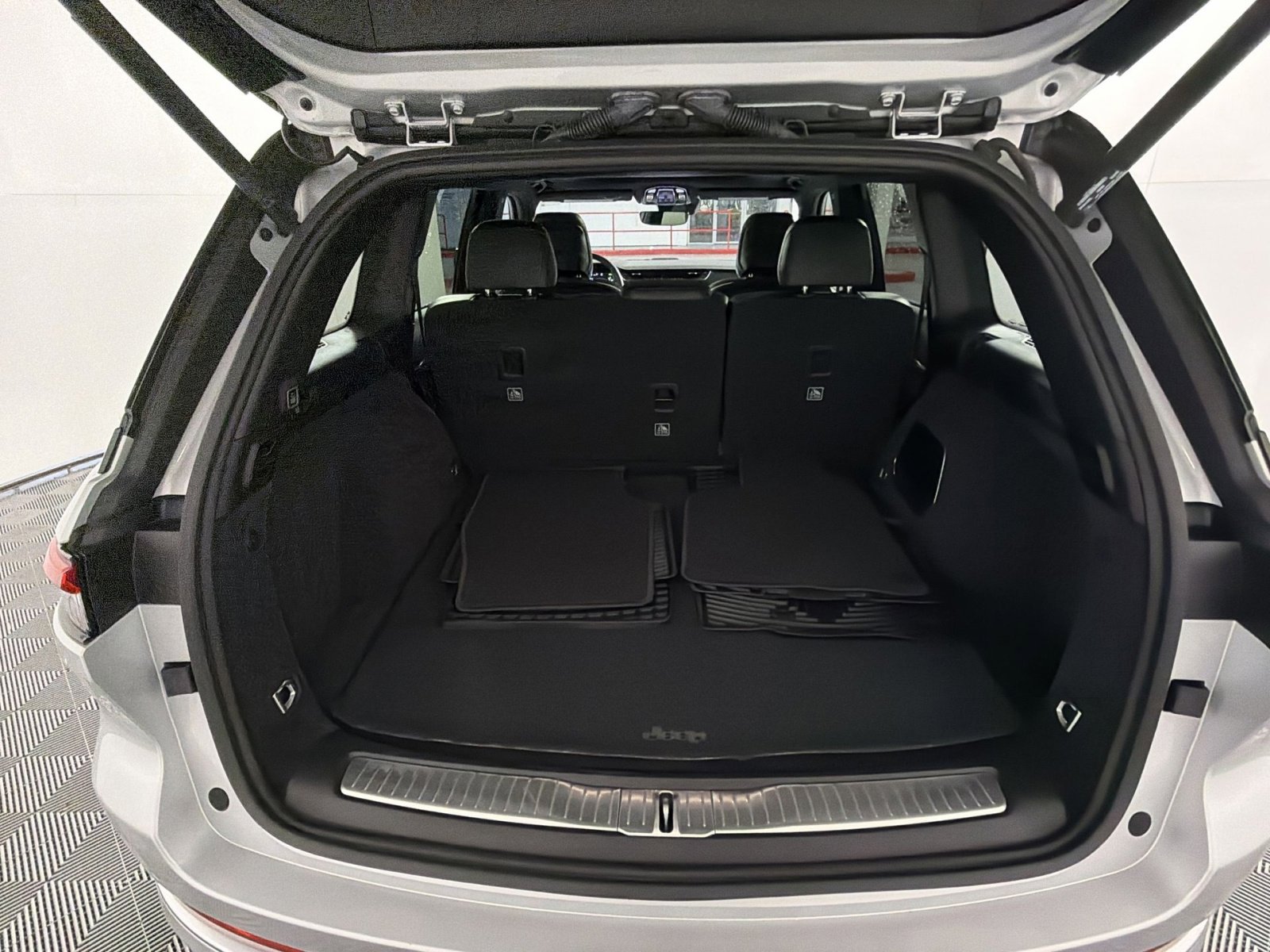 Used 2023 Jeep Grand Cherokee Summit image 26