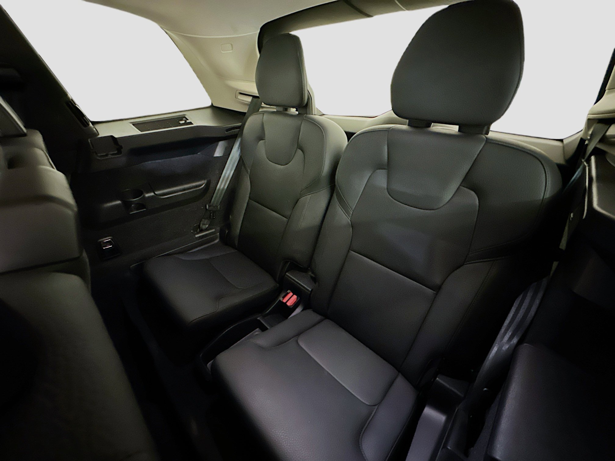 Used 2025 Volvo XC90 B6 Plus image 31