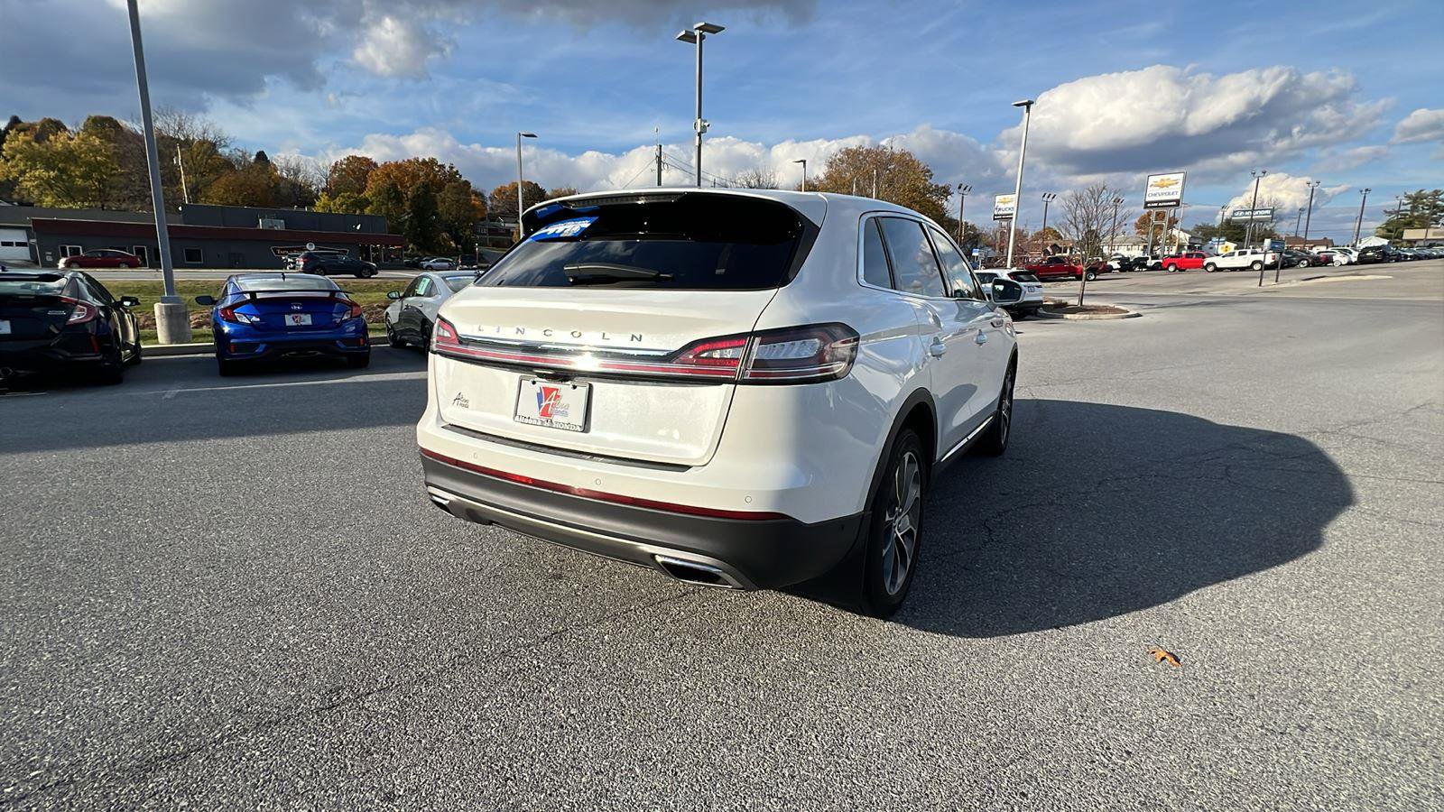 Used 2023 Lincoln Nautilus Reserve w/ Equipment Group 201A image 4