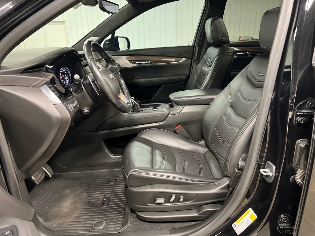 Used 2021 Cadillac XT6 Sport w/ Platinum Package AWD/4WD image 12
