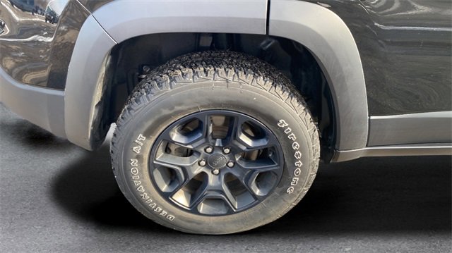 Used 2020 Jeep Cherokee Trailhawk w/ Cold Weather Group image 17