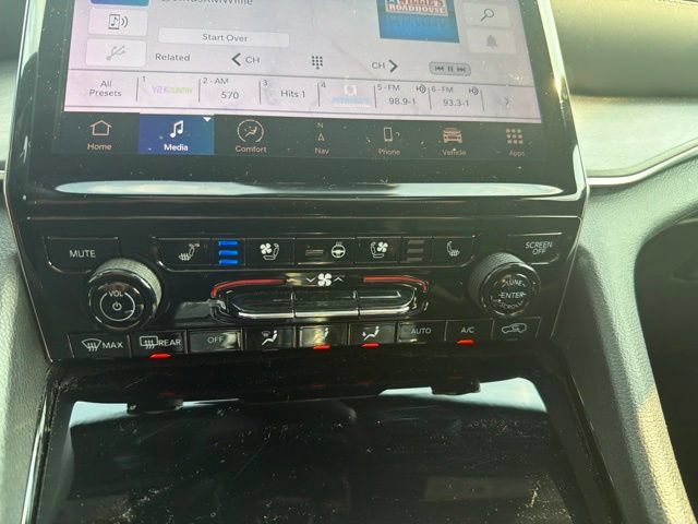 Used 2023 Jeep Grand Cherokee Overland AWD/4WD image 16