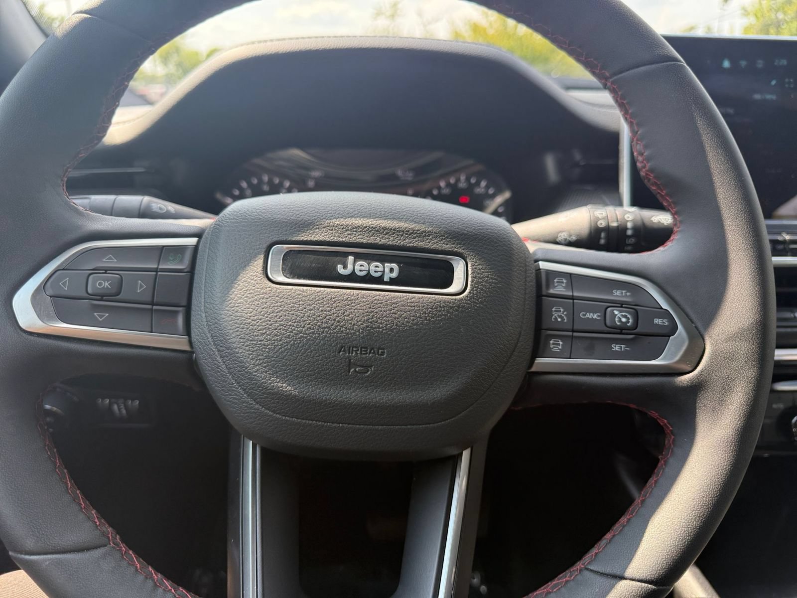 Used 2025 Jeep Compass Trailhawk AWD/4WD image 26