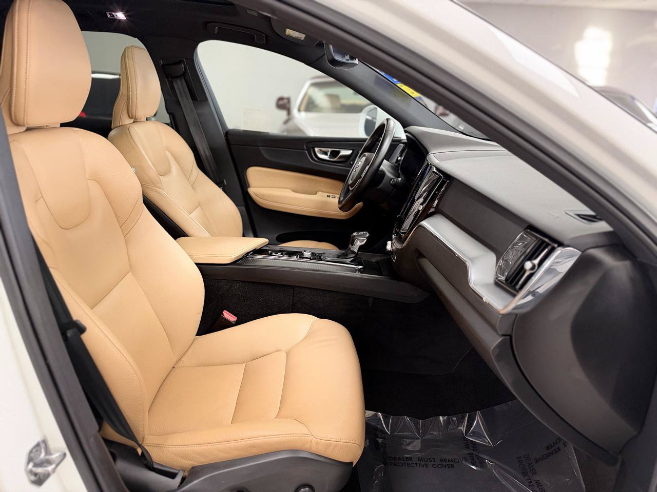 Used 2020 Volvo XC60 T5 Momentum AWD/4WD image 24