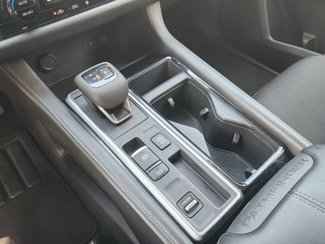 Used 2025 Nissan Pathfinder SV FWD image 20