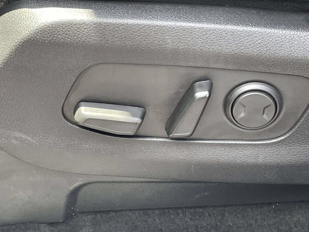 Used 2024 Kia Carnival EX FWD image 26