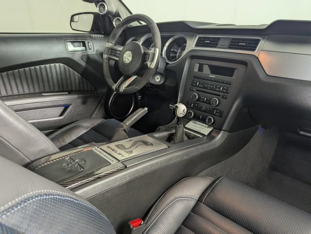 Used 2011 Ford Mustang Shelby GT500 RWD image 28