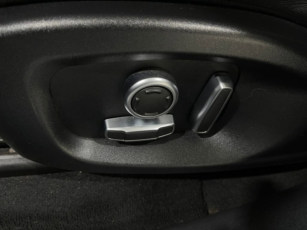 Used 2020 Jaguar F-PACE Prestige image 18