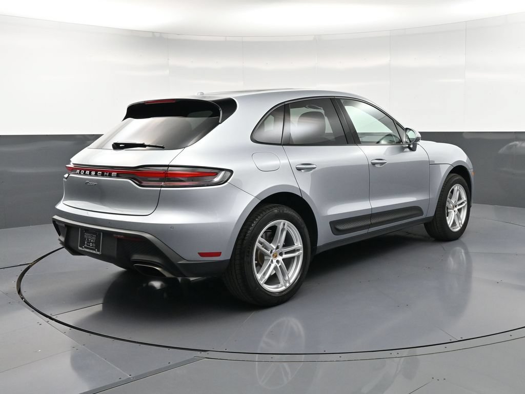 Certified 2025 Porsche Macan AWD/4WD image 8