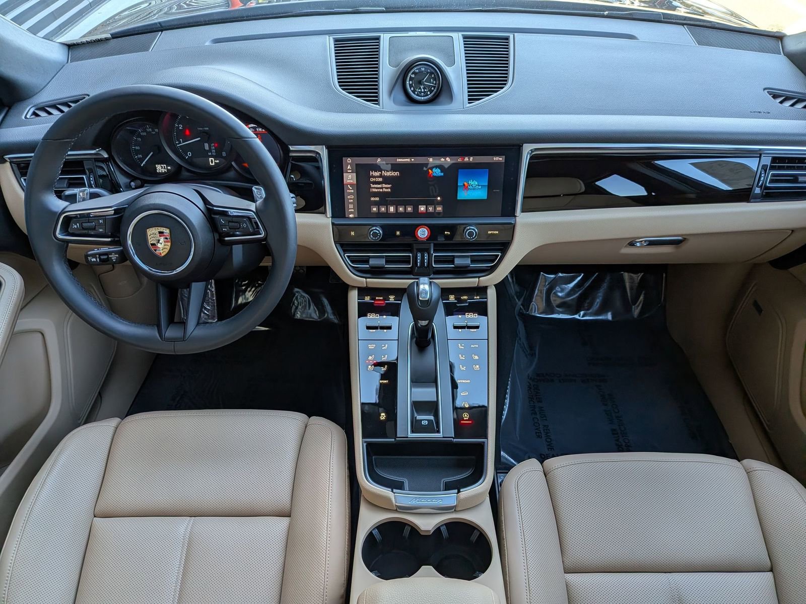 Certified 2025 Porsche Macan image 22