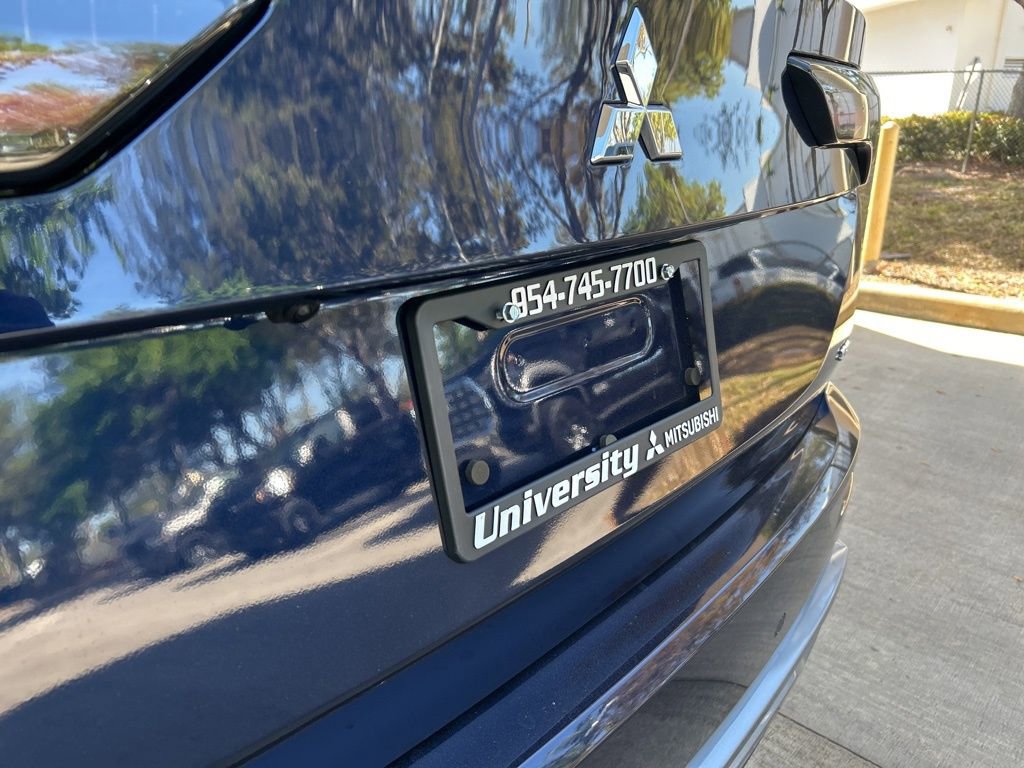 New 2025 Mitsubishi Outlander SE image 19