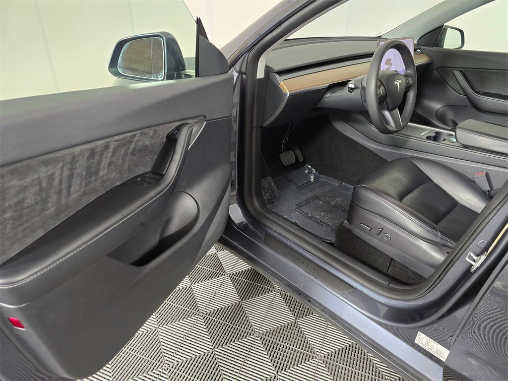 Used 2021 Tesla Model Y Long Range image 21
