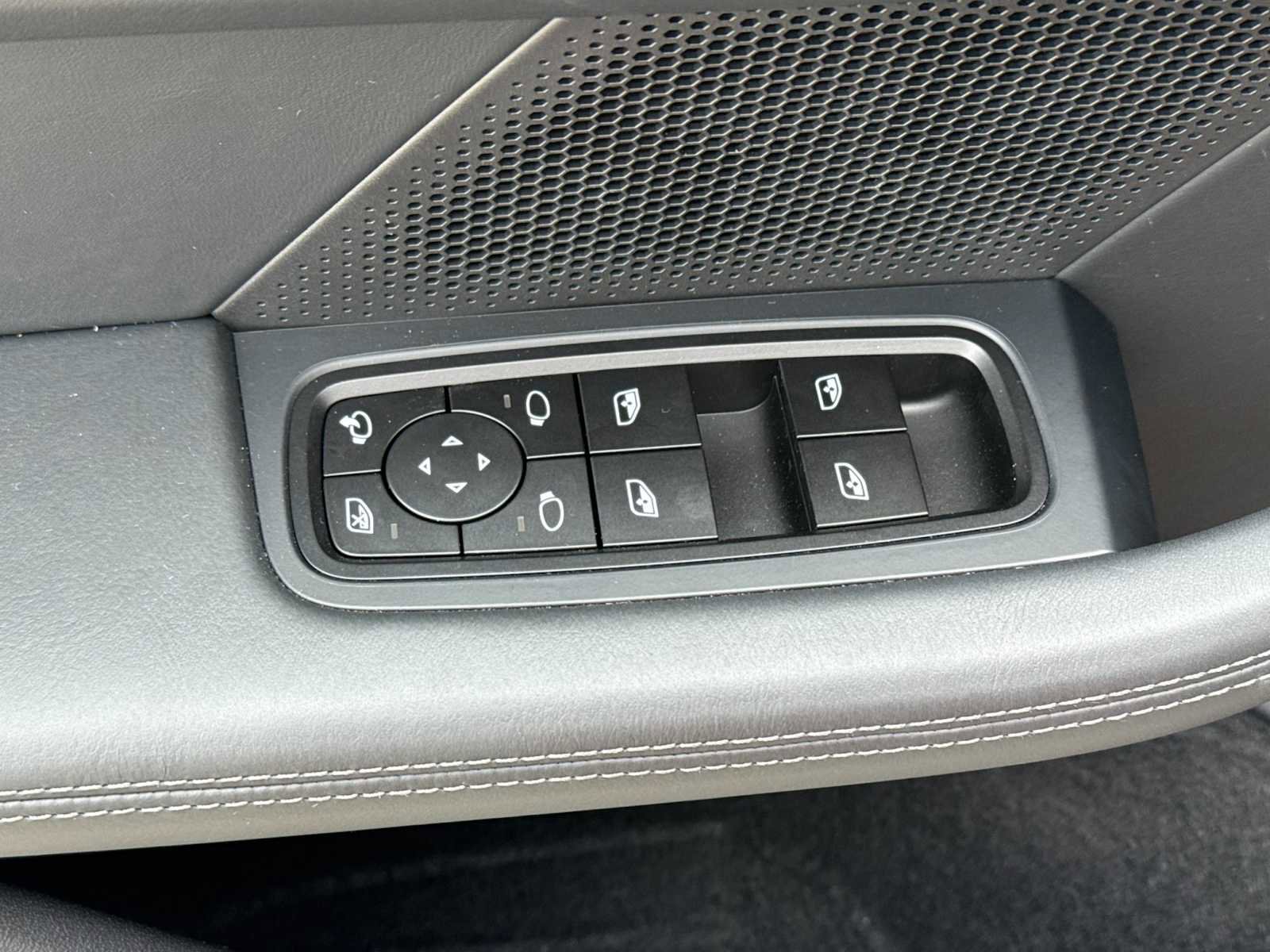 New 2025 Porsche Taycan 4 Cross Turismo image 13