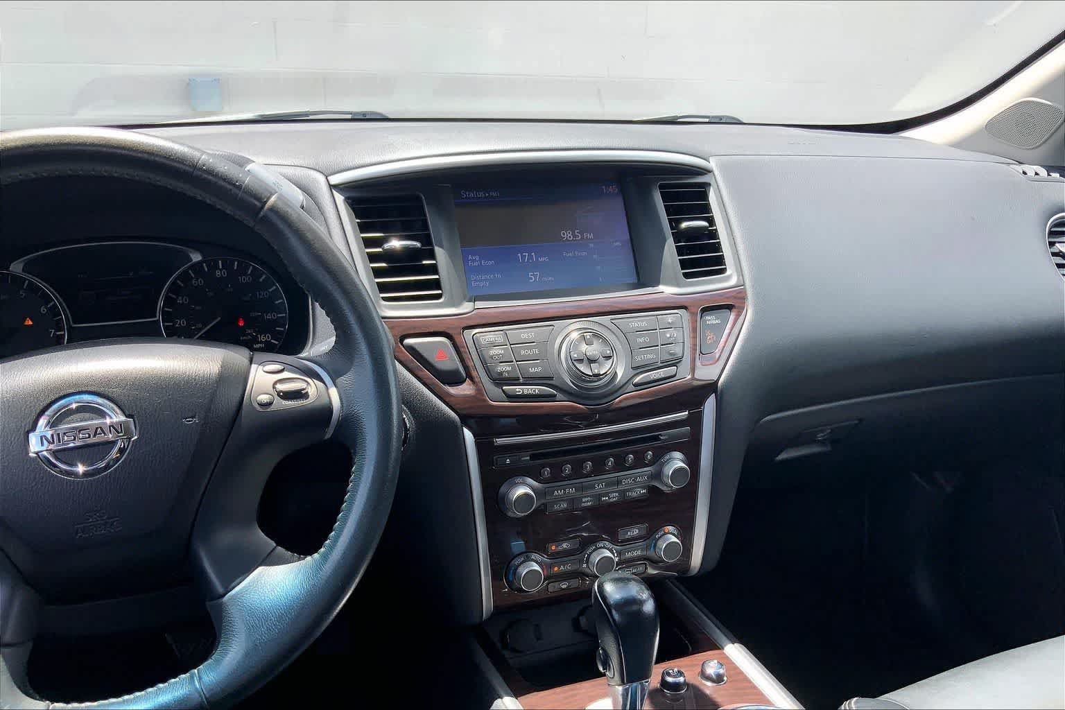 Used 2015 Nissan Pathfinder Platinum w/ Family Entertainment Package FWD image 15