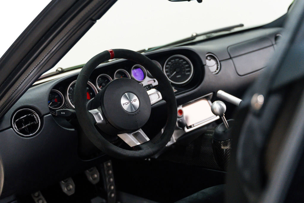 Used 2006 Ford GT RWD image 7