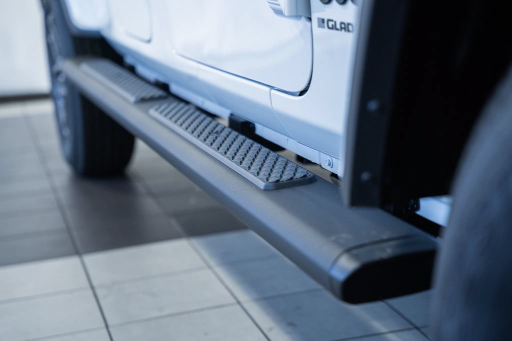 New 2026 Jeep Gladiator Sport AWD/4WD image 17