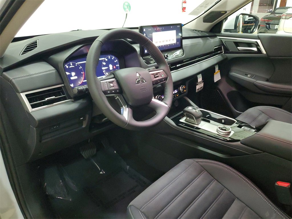 New 2025 Mitsubishi Outlander SE image 23