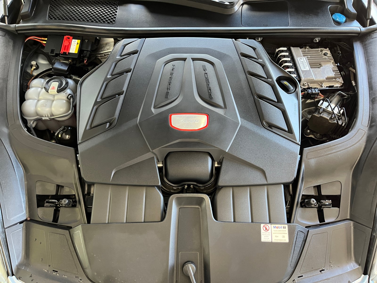 Used 2020 Porsche Cayenne Turbo AWD/4WD image 21