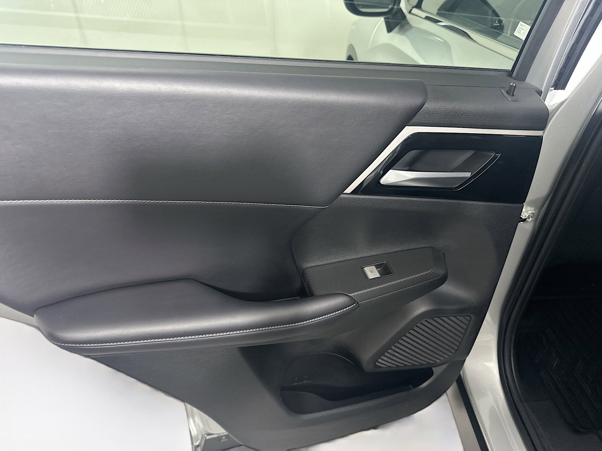 Used 2024 Mitsubishi Outlander SE image 26