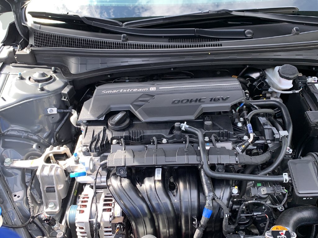 Used 2026 Hyundai Elantra SE FWD image 11