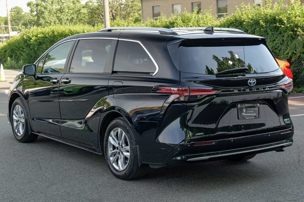 Used 2023 Toyota Sienna Limited AWD/4WD image 5