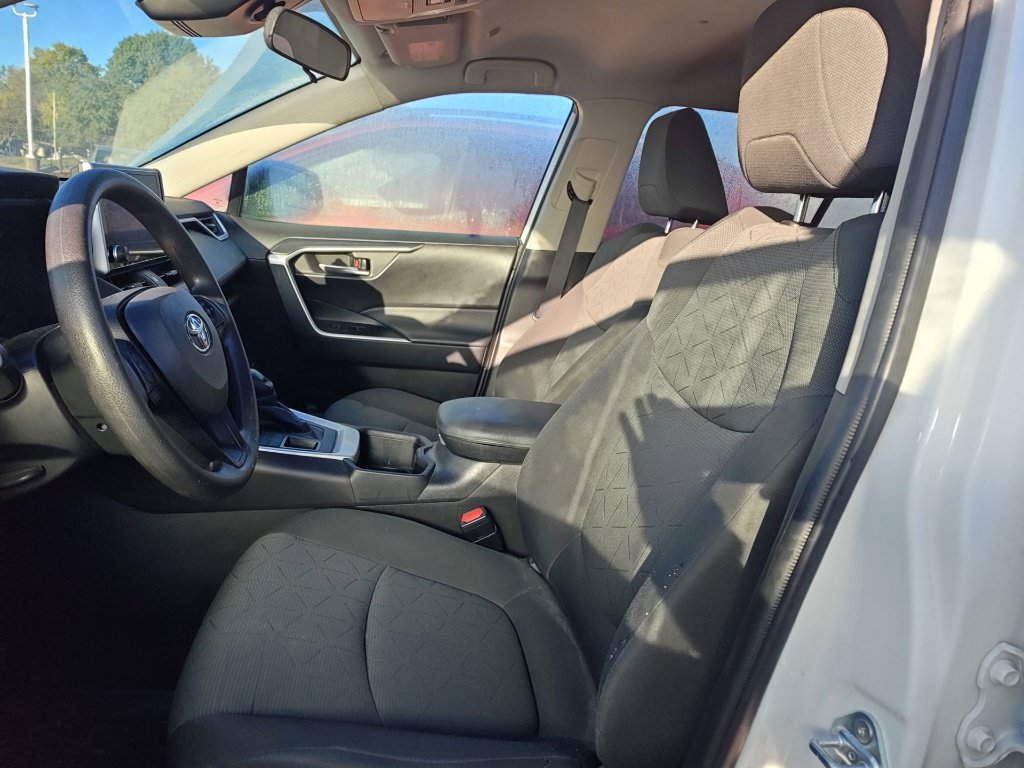 Used 2023 Toyota RAV4 XLE AWD/4WD image 6