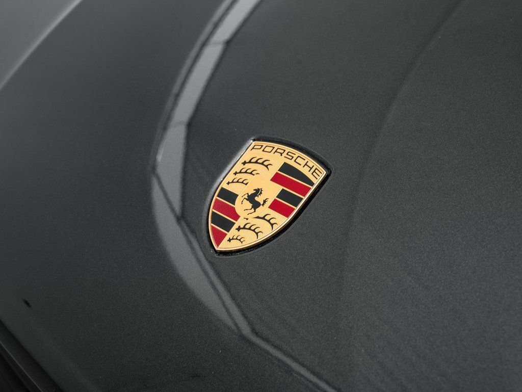 Certified 2025 Porsche Macan AWD/4WD image 16