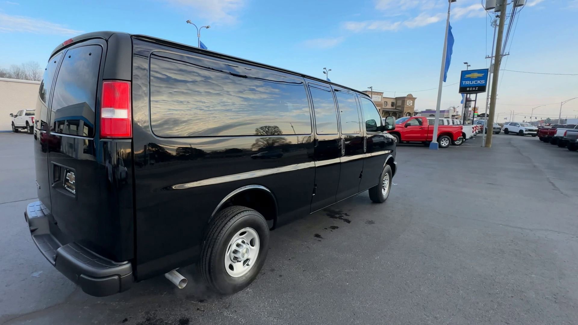 Used 2025 Chevrolet Express 3500 LS RWD image 8