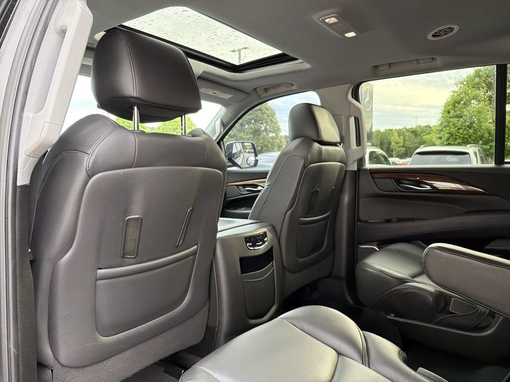 Used 2020 Cadillac Escalade Luxury AWD/4WD image 12