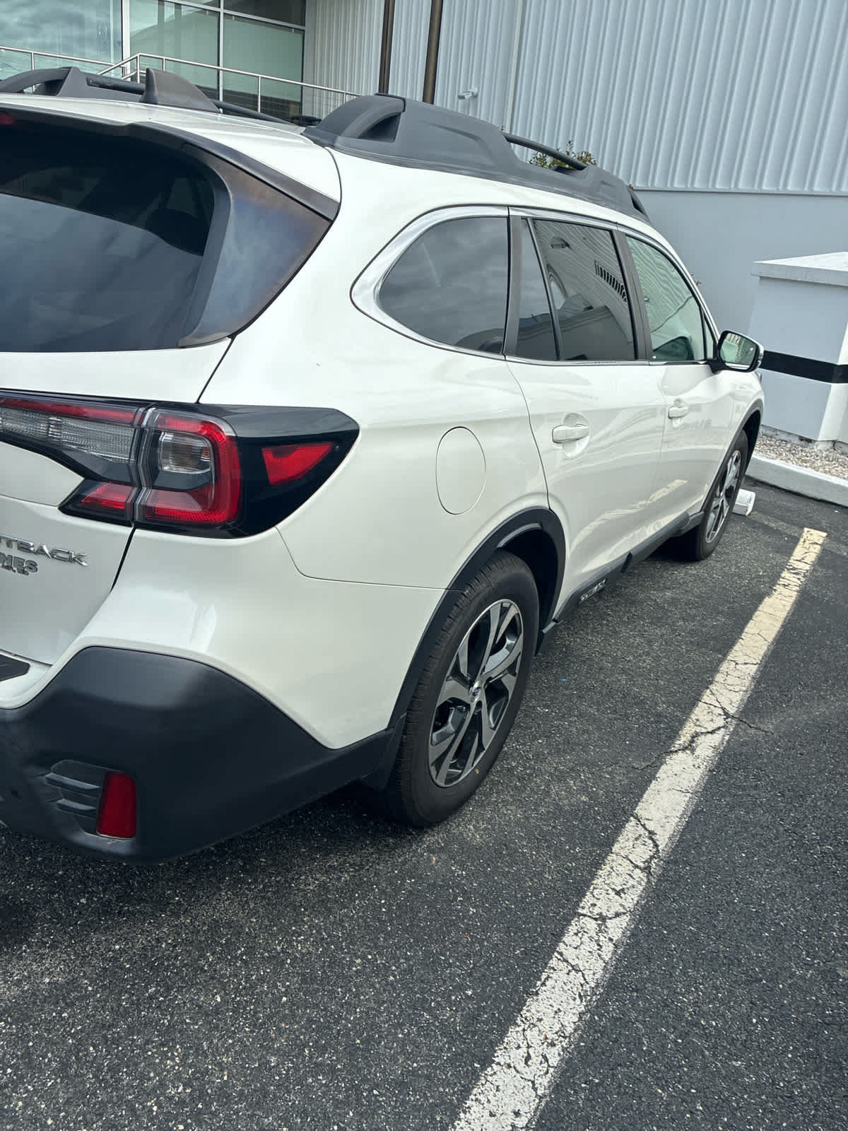 Used 2020 Subaru Outback Limited w/ Popular Package #2 AWD/4WD image 2