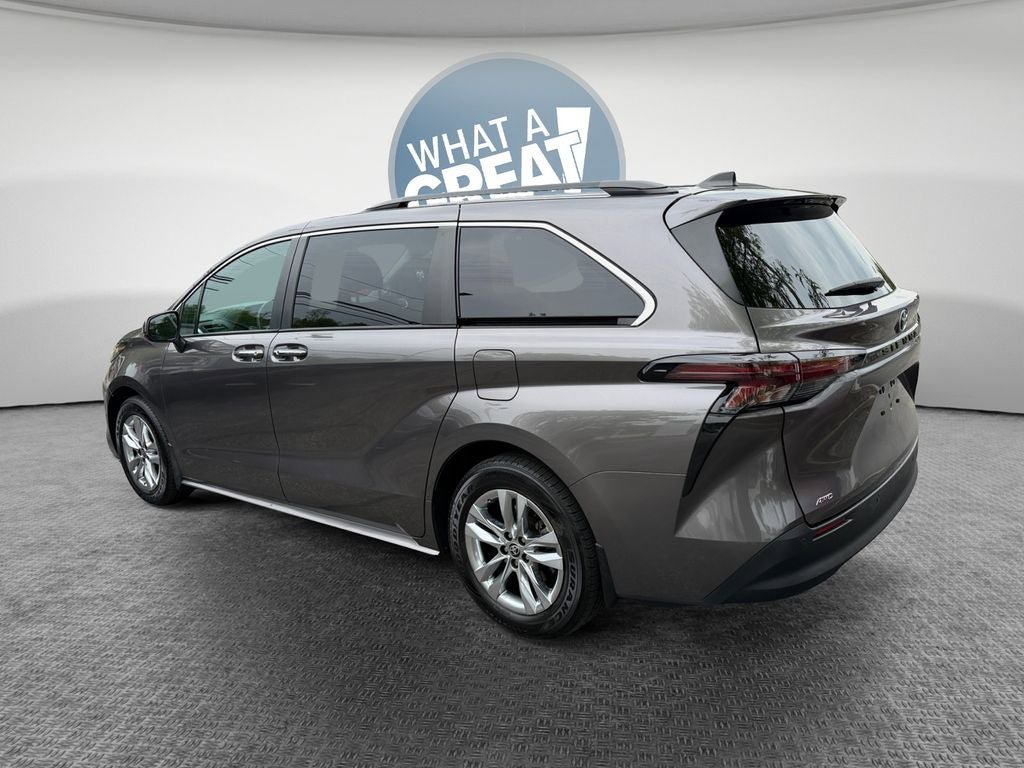 Used 2023 Toyota Sienna XLE w/ XLE Plus Package AWD/4WD image 6