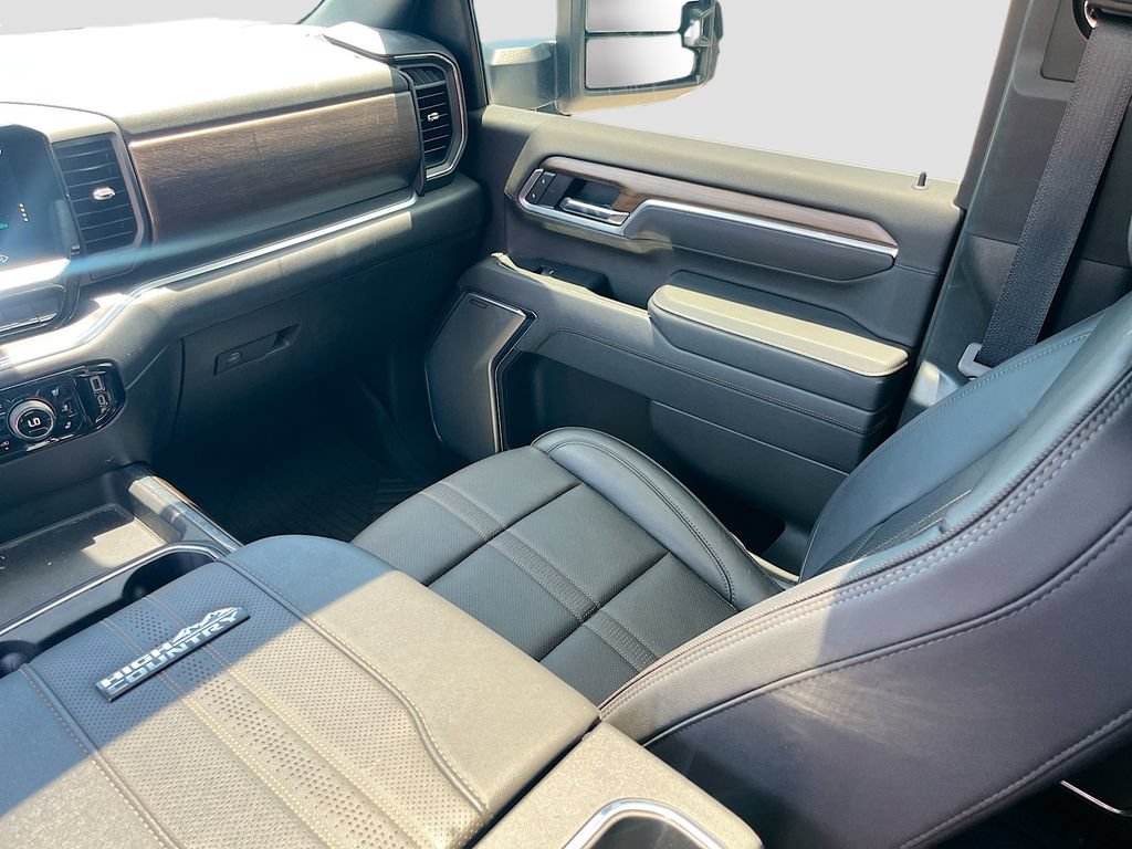 Used 2025 Chevrolet Silverado 3500 High Country w/ High Country Premium Package AWD/4WD image 26