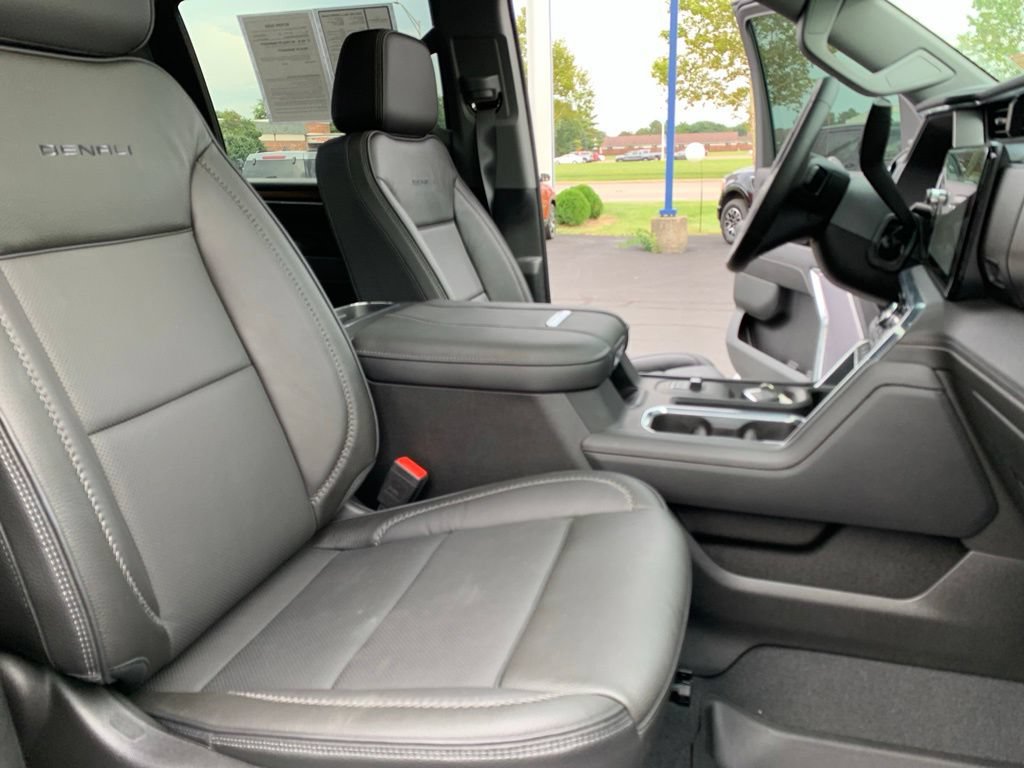 Used 2024 GMC Sierra 3500 Denali w/ Denali Reserve Package AWD/4WD image 33