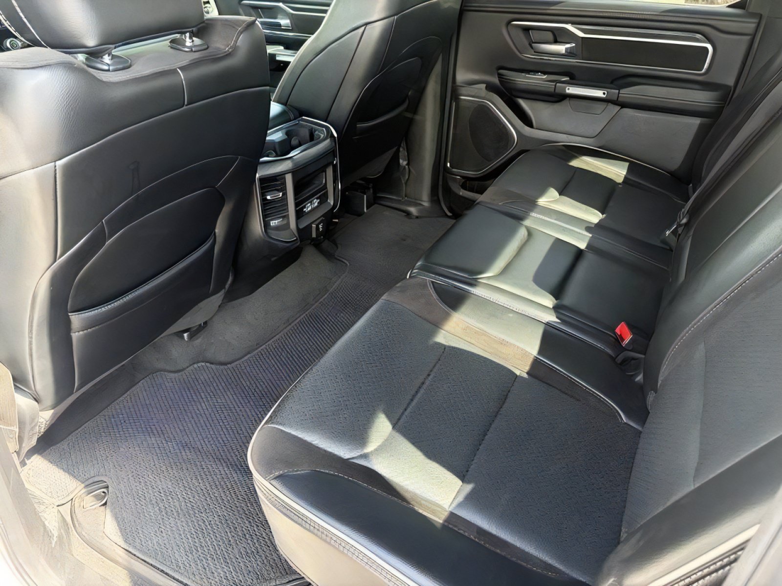 Used 2024 RAM 1500 Laramie AWD/4WD image 27
