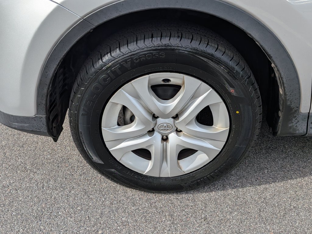 Used 2015 Toyota RAV4 LE FWD image 5