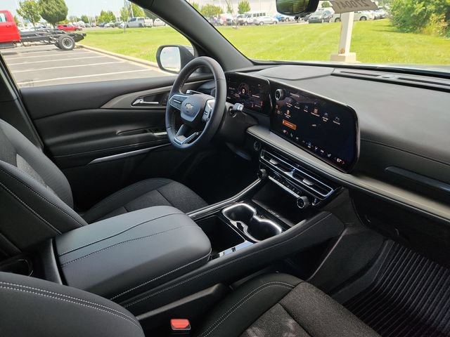New 2027 Chevrolet Traverse LT w/ Driver Confidence Package FWD image 20